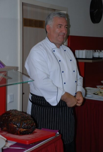 Chefkoch Klein kann sehr stolz sein auf sein Büffet !! Chefkoch Klein kann sehr stolz sein auf sein Büffet !!